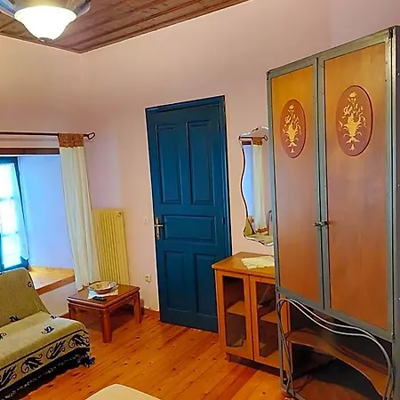 House Mitsiou Traditional Arnaía